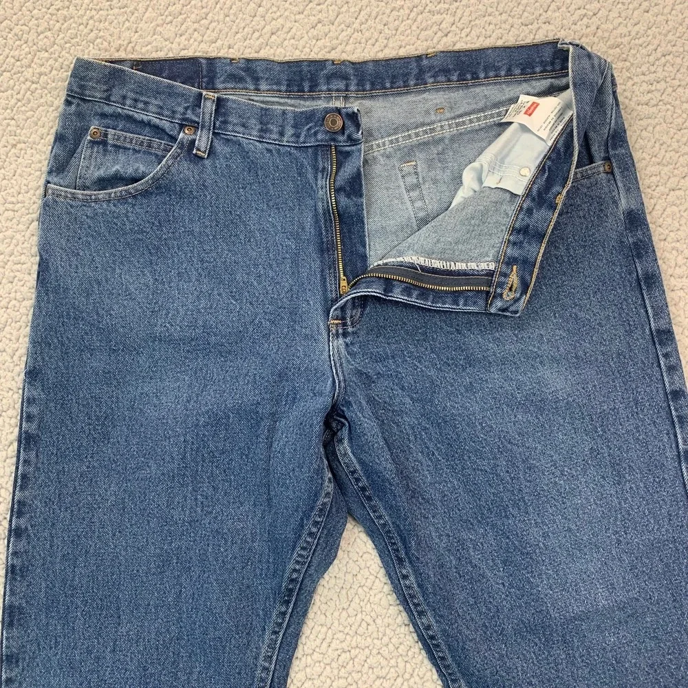 Wrangler‎ Jeans Mens 38x30 Blue Medium Wash Straight Leg 100% Cotton Denim